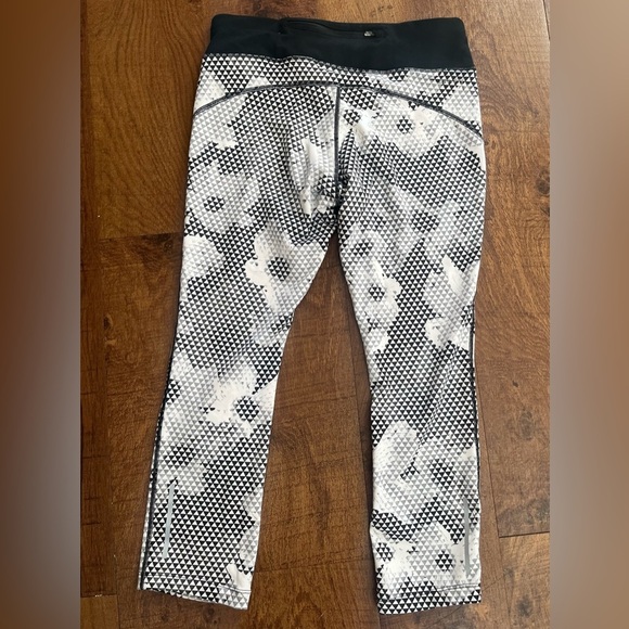 Nike Womens cropped running leggings Sz small drifit - Picture 4 of 6
